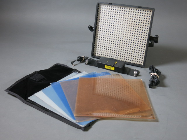 Litepanels 1x1 Bicolor Front - stock